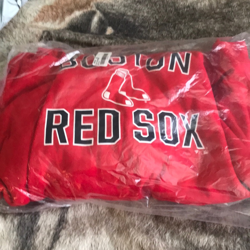 Boston redsox sweatshirt, brand new !